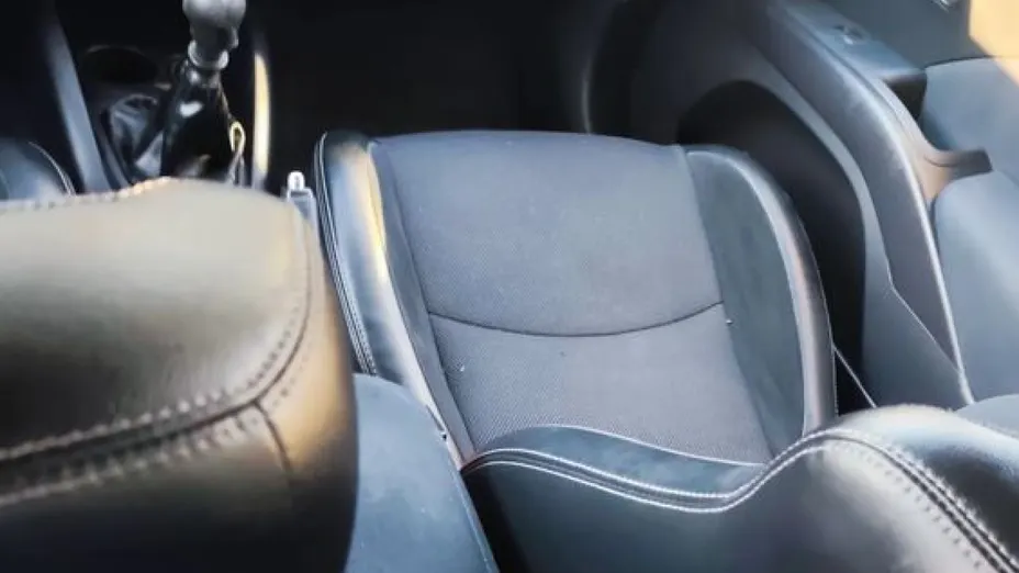 PEUGEOT 4007 -