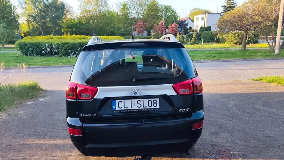 PEUGEOT 4007 -