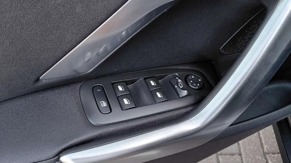 PEUGEOT 2008 -