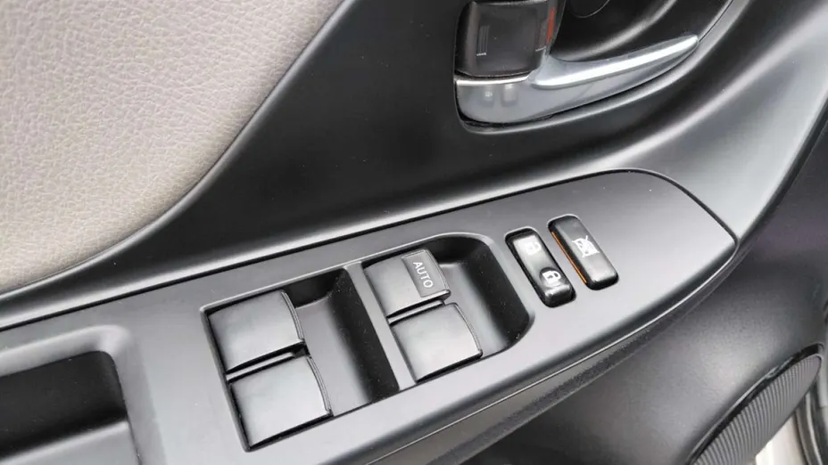 TOYOTA Yaris -