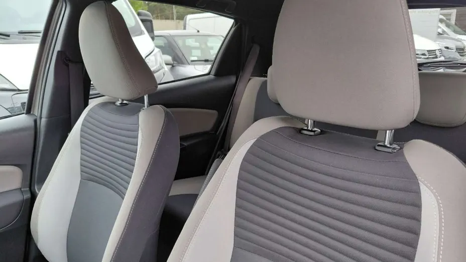 TOYOTA Yaris -
