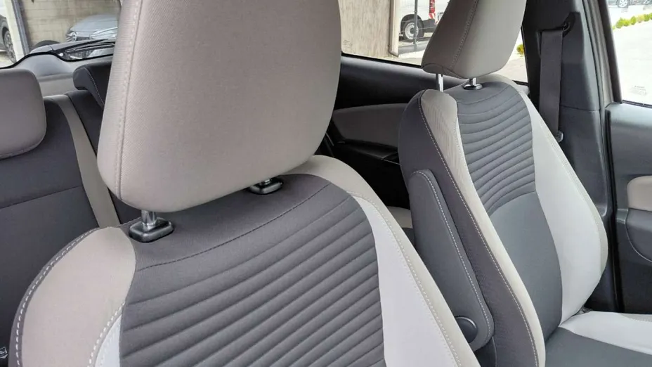 TOYOTA Yaris -