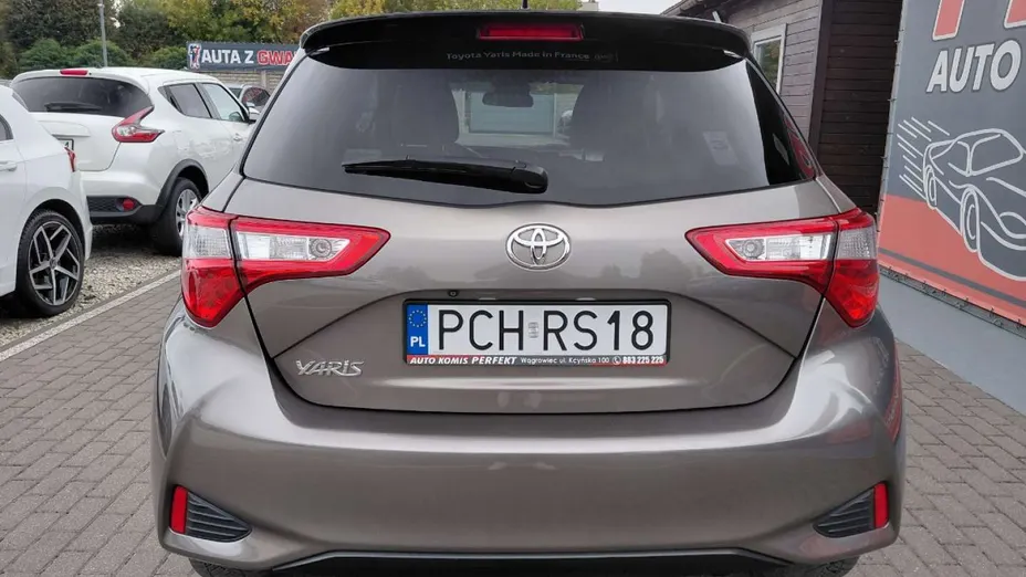 TOYOTA Yaris -