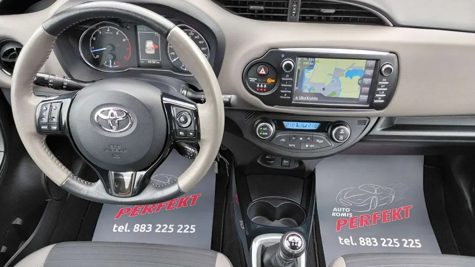 TOYOTA Yaris -
