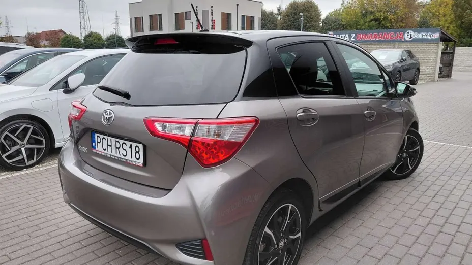 TOYOTA Yaris -