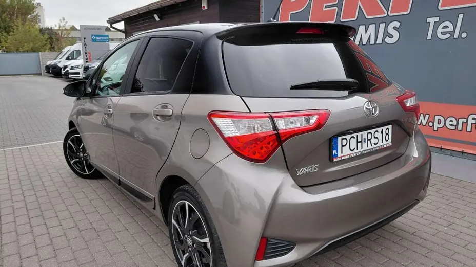 TOYOTA Yaris -
