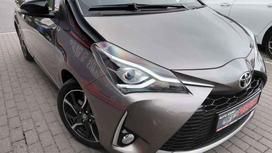 TOYOTA Yaris -