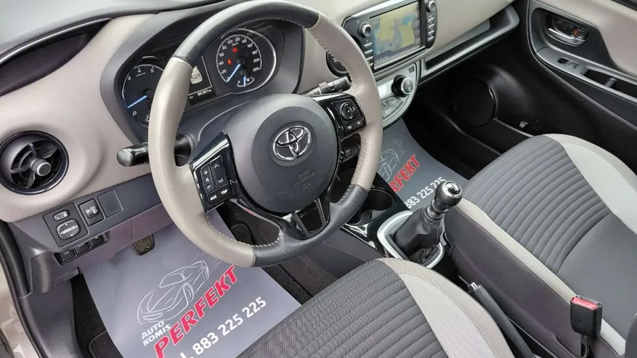 TOYOTA Yaris -