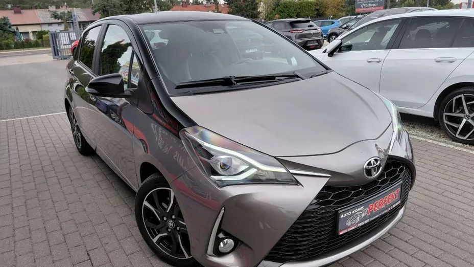 TOYOTA Yaris -