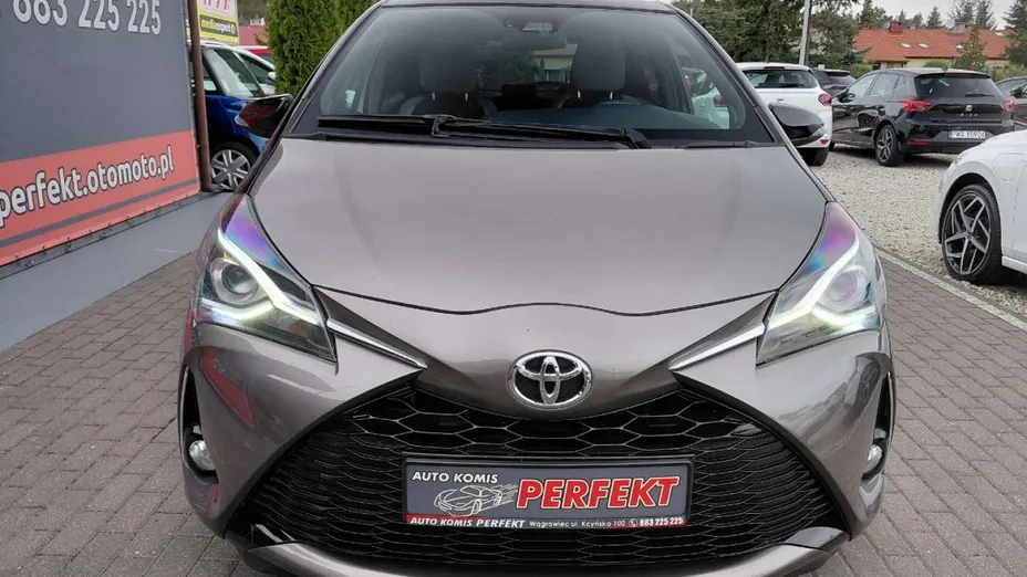 TOYOTA Yaris -