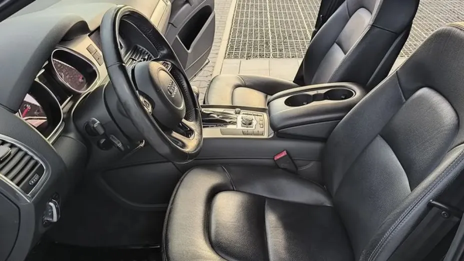 AUDI Q7 -