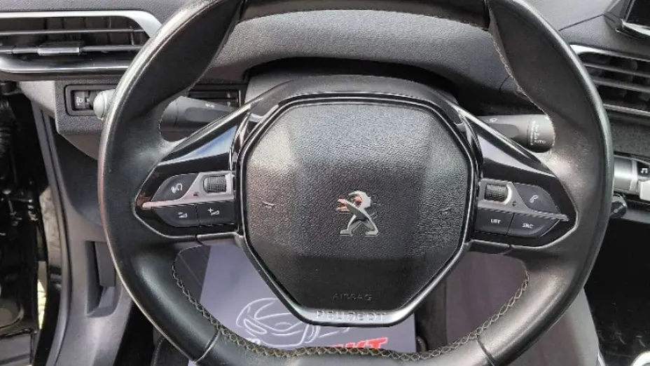 PEUGEOT 3008 -
