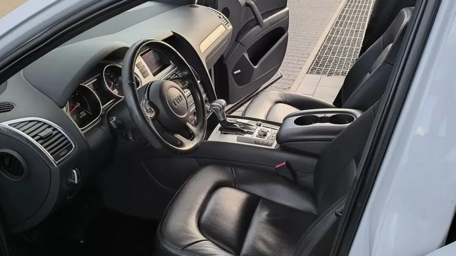 AUDI Q7 -