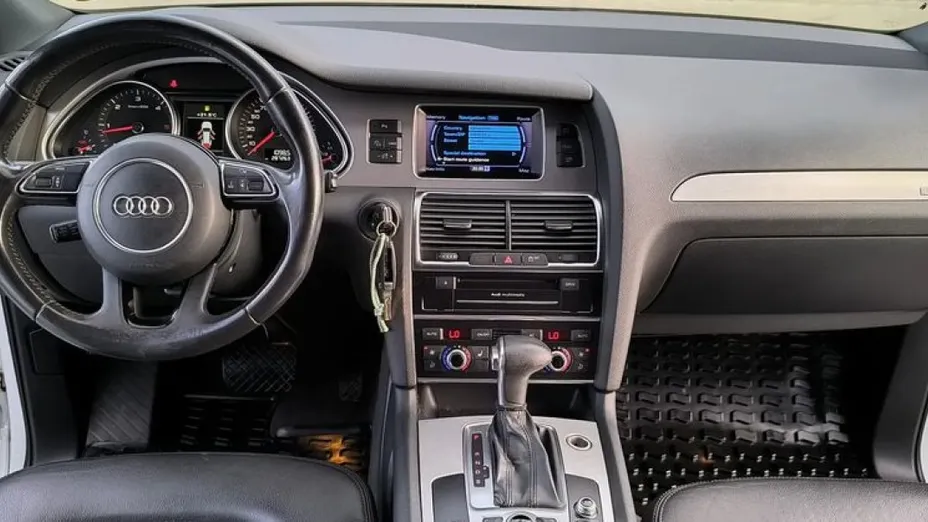 AUDI Q7 -