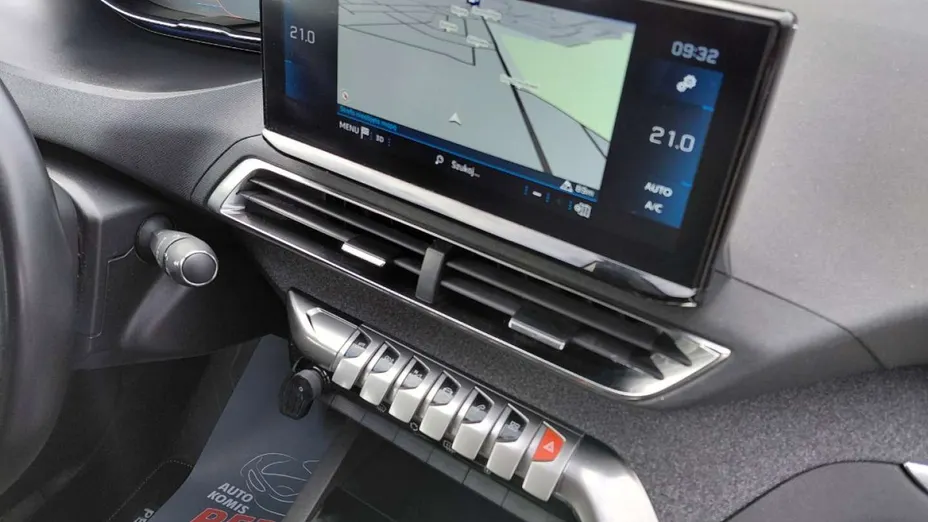 PEUGEOT 3008 -