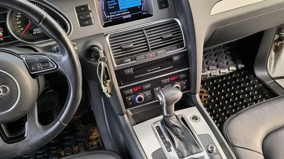 AUDI Q7 -