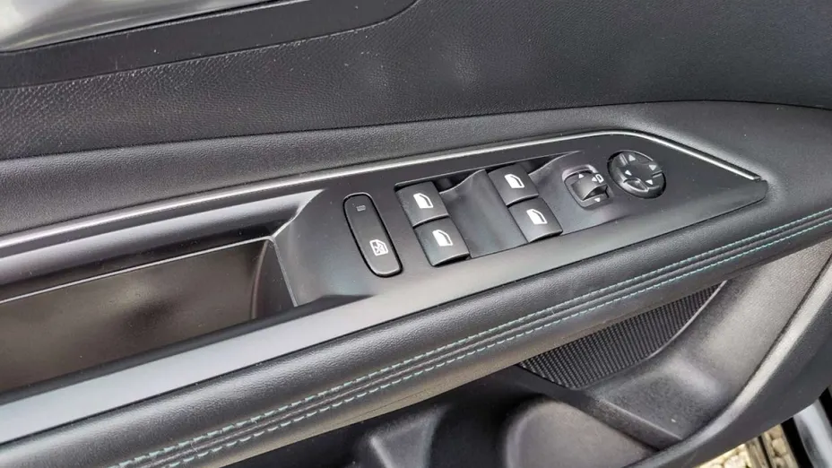 PEUGEOT 3008 -