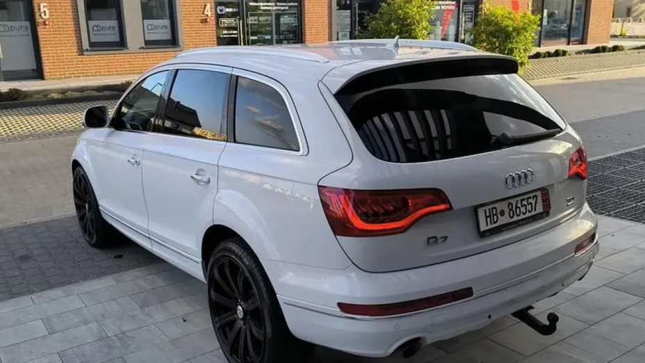 AUDI Q7 -