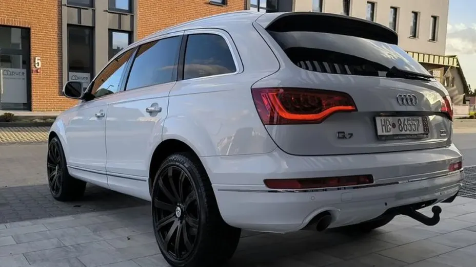 AUDI Q7 -