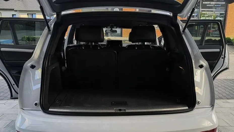 AUDI Q7 -