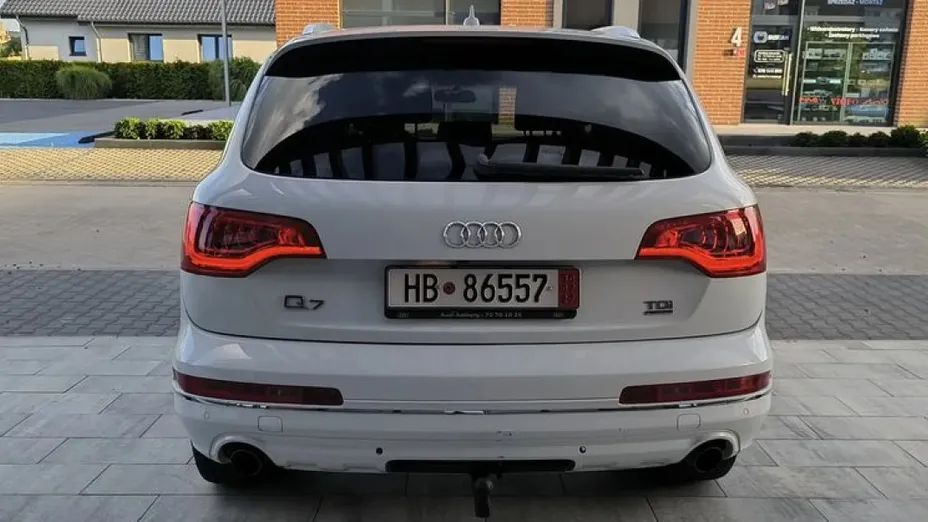 AUDI Q7 -
