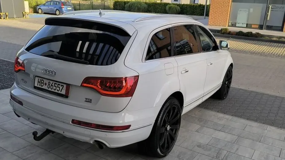 AUDI Q7 -