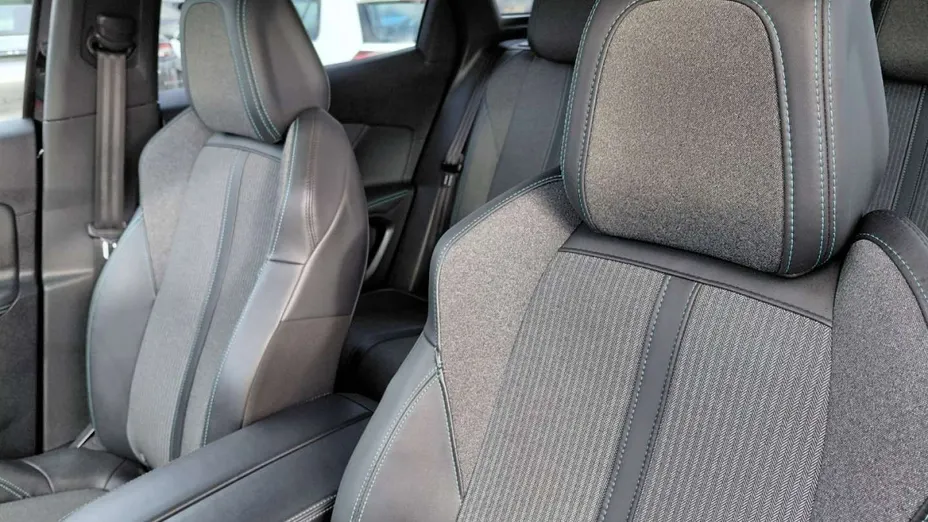 PEUGEOT 3008 -