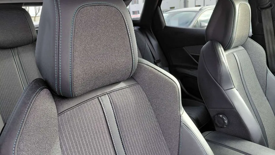 PEUGEOT 3008 -