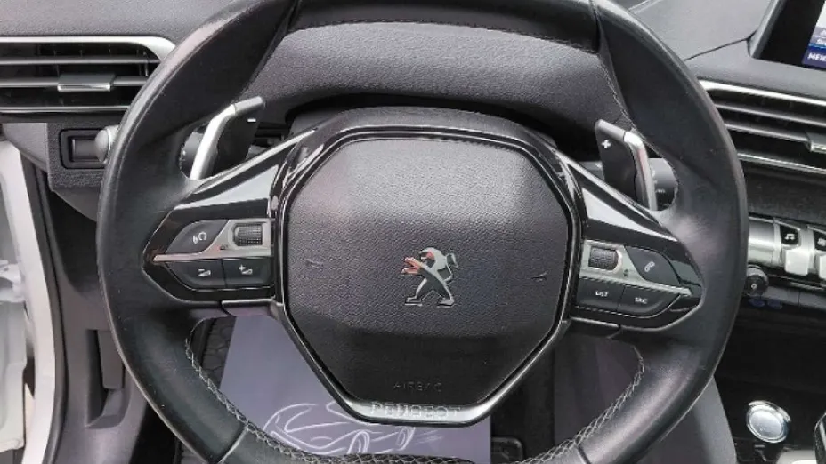 PEUGEOT 3008 -