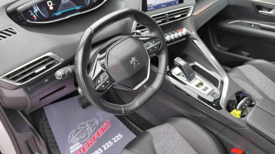 PEUGEOT 3008 -