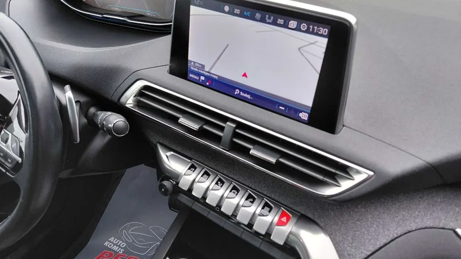 PEUGEOT 3008 -