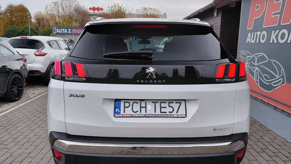 PEUGEOT 3008 -