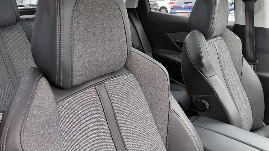 PEUGEOT 3008 -