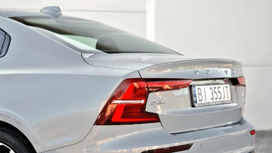 VOLVO S60 -