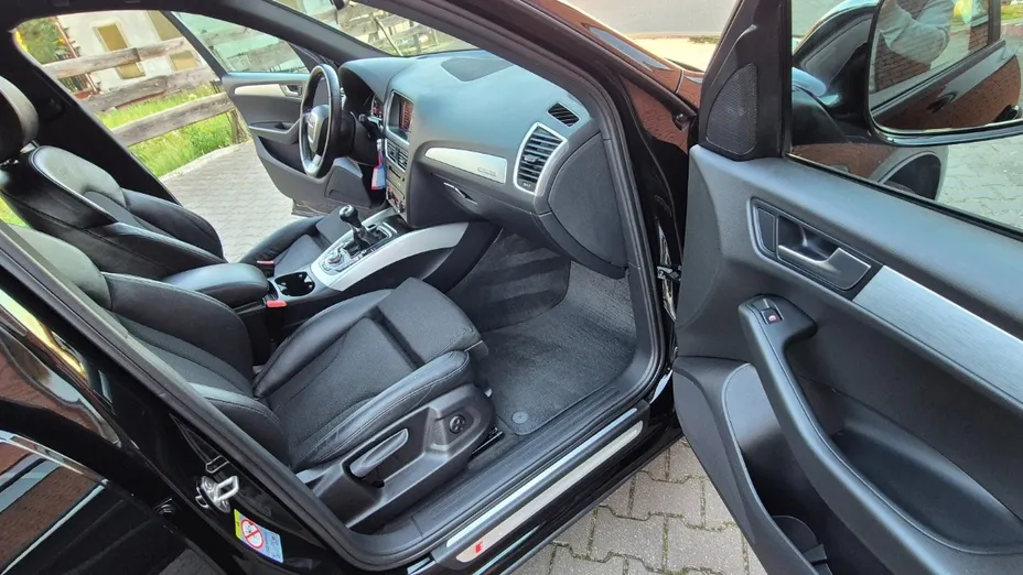 AUDI Q5 -