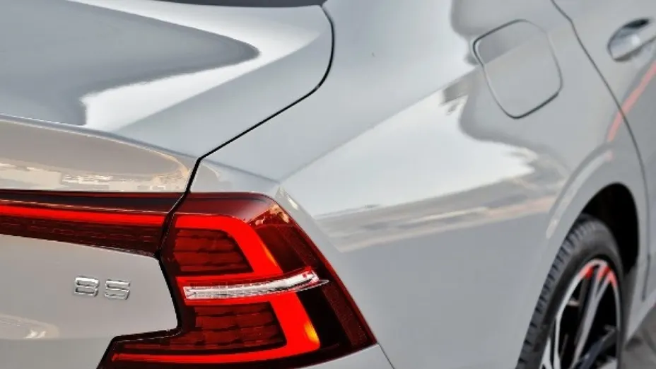 VOLVO S60 -