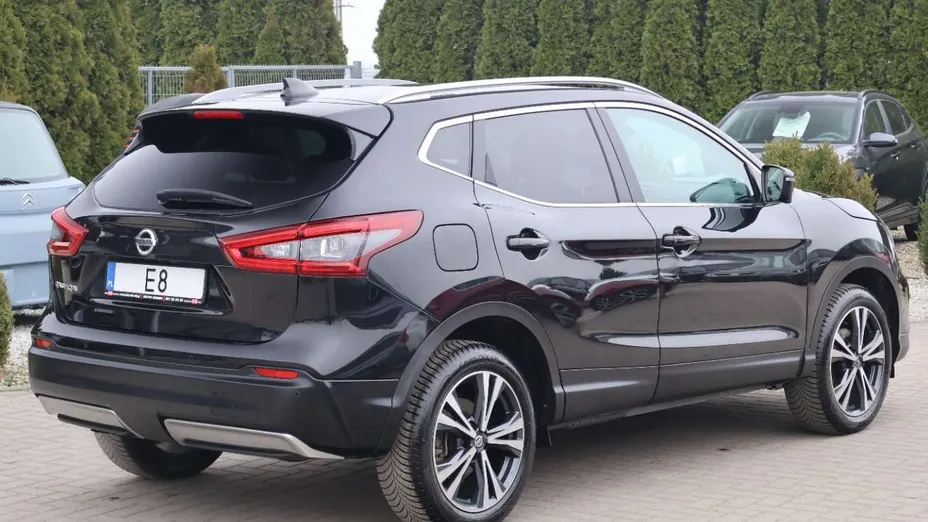 NISSAN Qashqai -