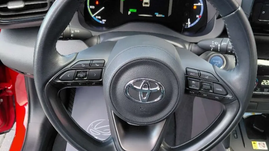 TOYOTA Yaris Cross -
