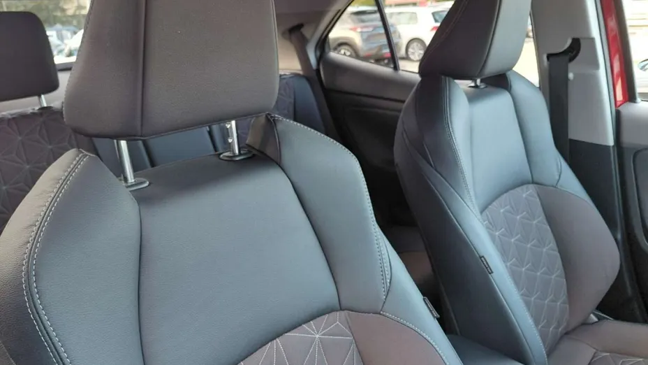 TOYOTA Yaris Cross -