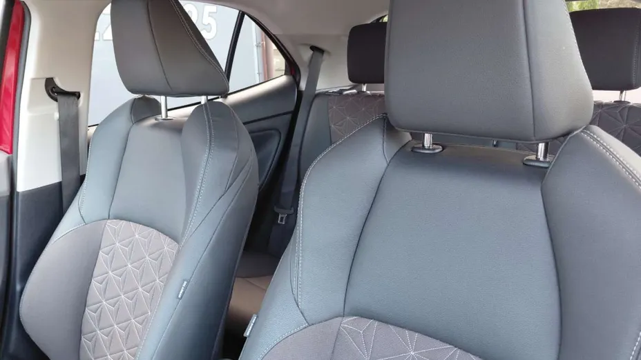 TOYOTA Yaris Cross -