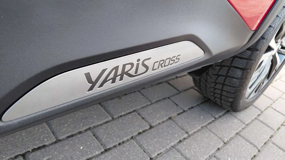 TOYOTA Yaris Cross -