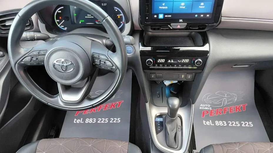 TOYOTA Yaris Cross -