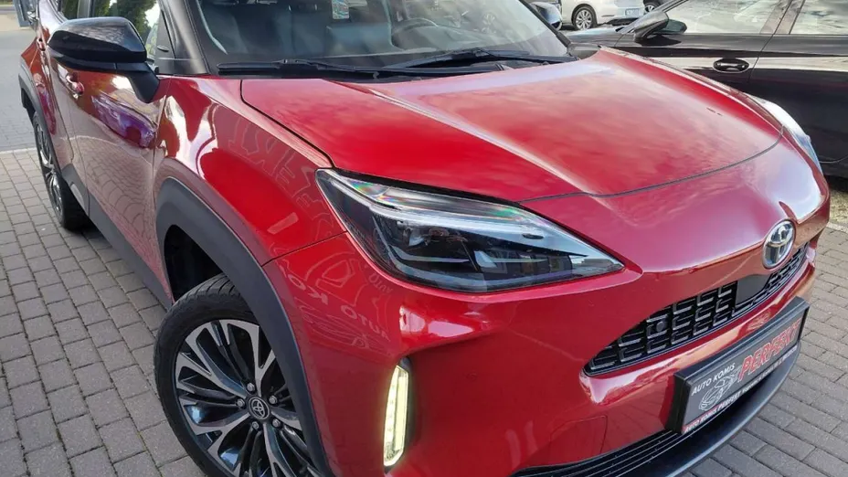 TOYOTA Yaris Cross -