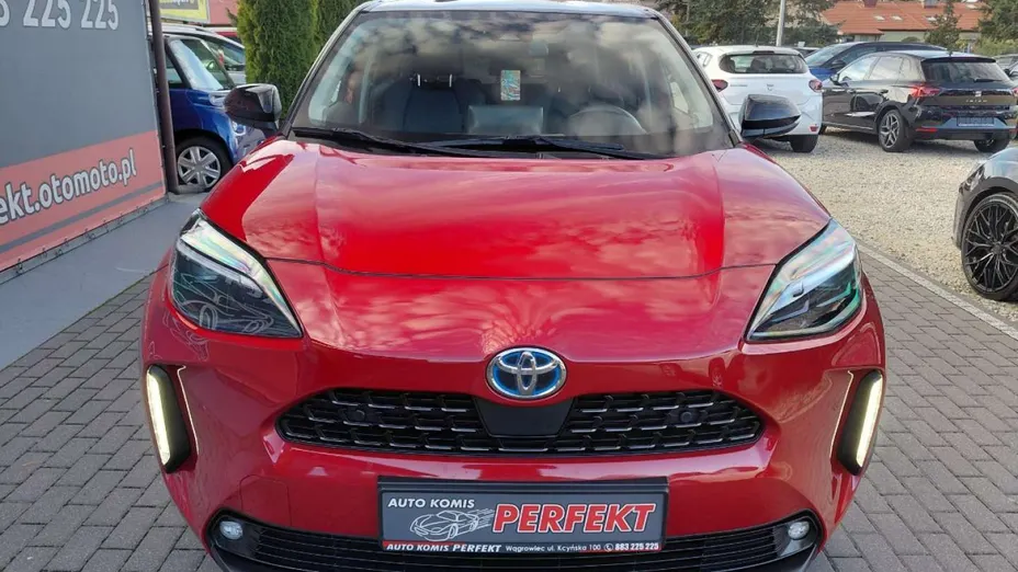 TOYOTA Yaris Cross -
