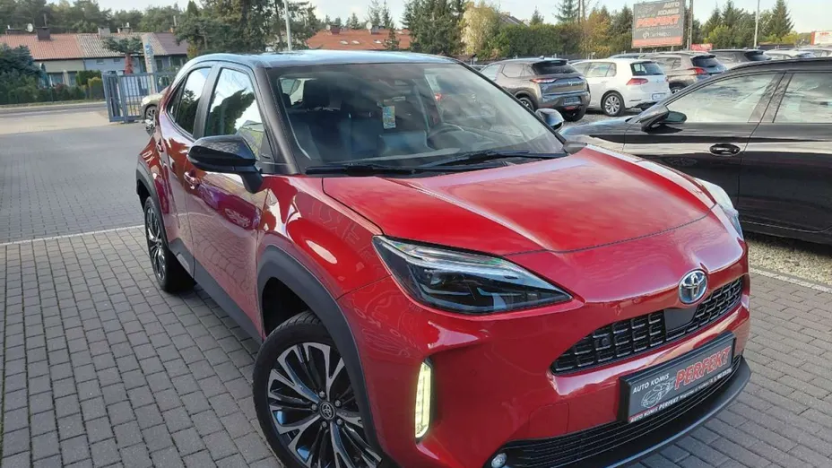 TOYOTA Yaris Cross -