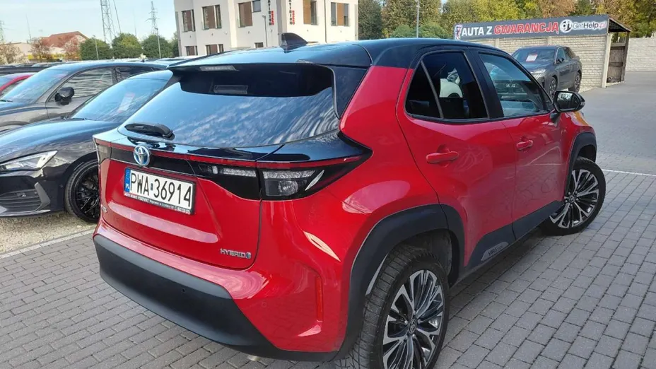 TOYOTA Yaris Cross -
