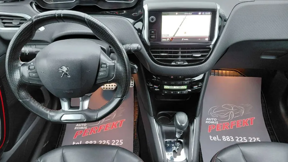 PEUGEOT 208 -