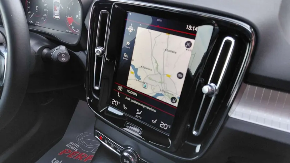 VOLVO XC40 -