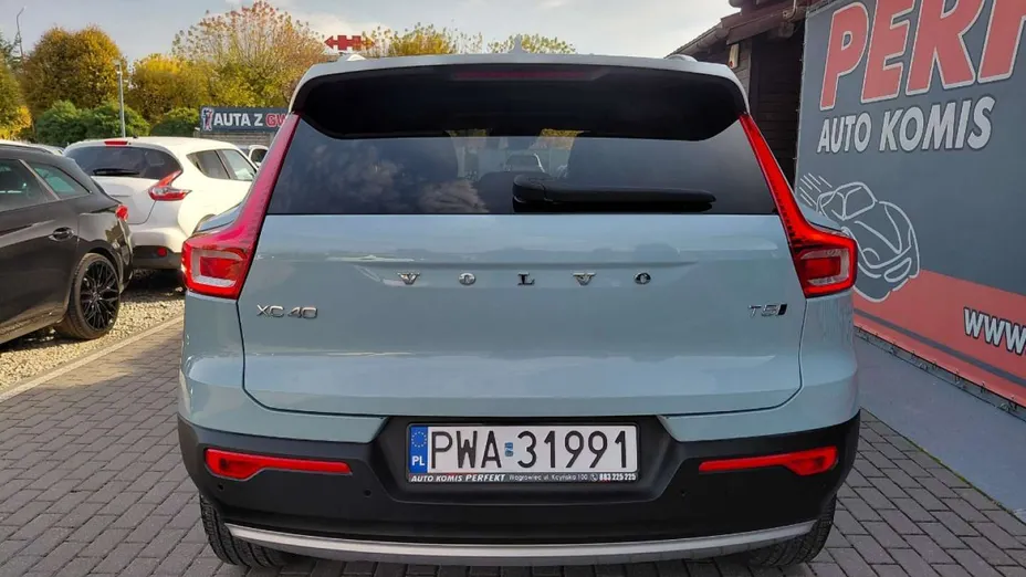 VOLVO XC40 -