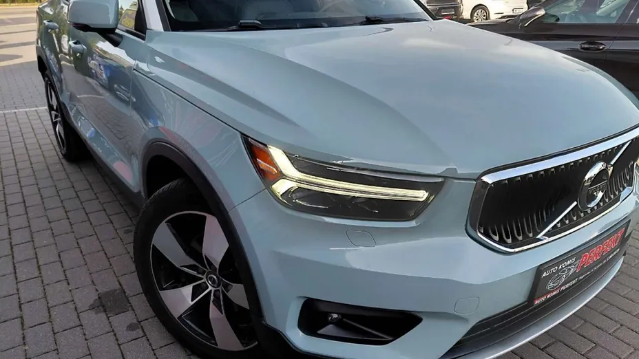 VOLVO XC40 -